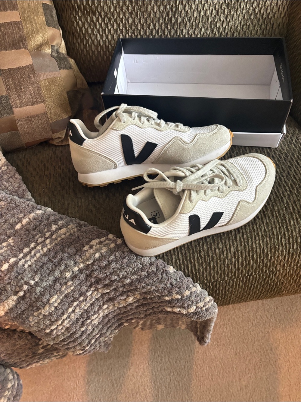 Veja Women's Cream and Black Retro Runner Sneakers - Picture 2 of 5